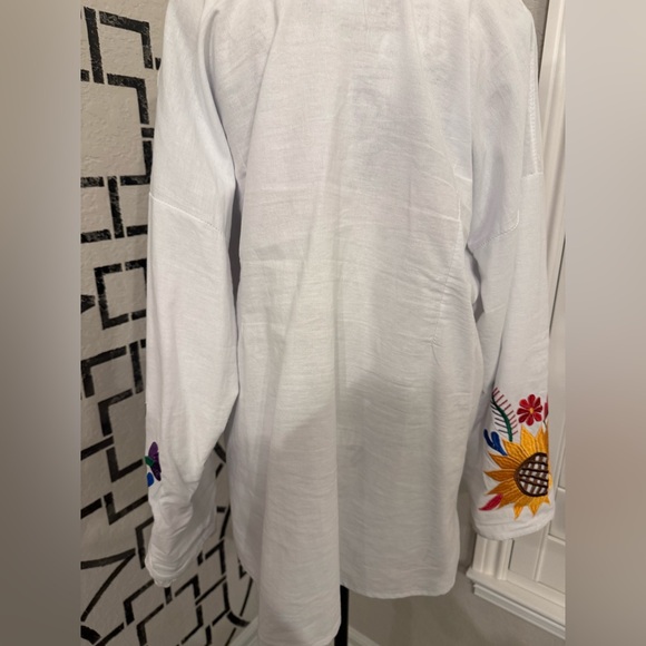 Embroidered Vibrant Floral Fiesta Top XL - Picture 2 of 10